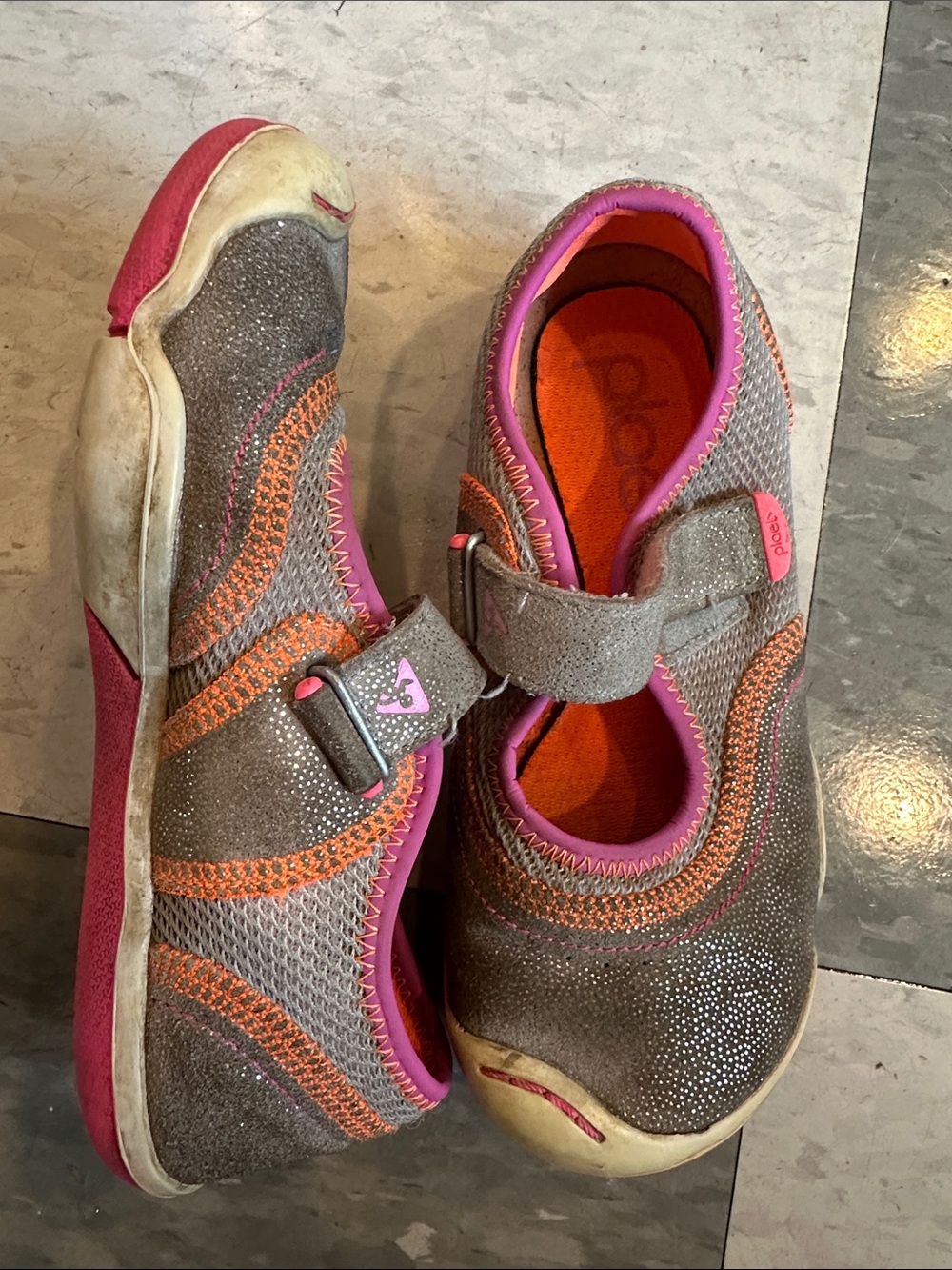 Plae Emme suede sneaker